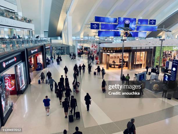 de luchthaven van los angeles, de internationale terminal van tom bradley - lax stockfoto's en -beelden