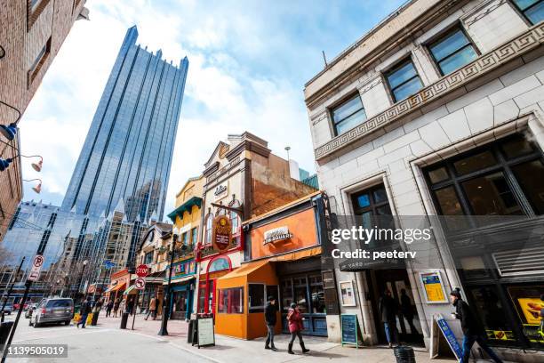 pittsburgh's market square - pittsburgh stock pictures, royalty-free photos & images