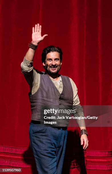 Argentinian tenor Marcelo Alvarez waves from the stage after the final dress rehearsal prior to the season revival of the Metropolitan Opera/Jack...