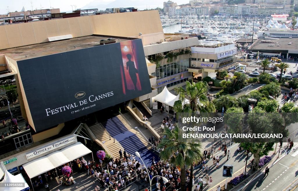 59th Cannes Film Festival : Stairs of "Quand j'etais chanteur" in Cannes, France on May 26, 2006-