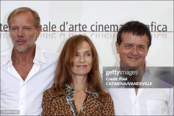 62nd Venice Film Festival. Photocall of the movie 'Gabrielle' by french director Patrice Chereau with Isabelle Huppert and Pascal Gregory In Venice,...