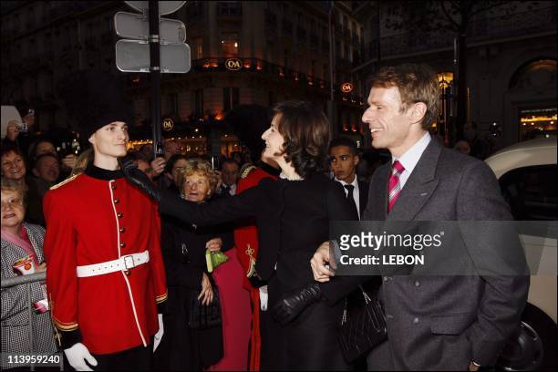 Inauguration of Christmas windows of Printemps Haussman In Paris, France On November 08, 2005-Opening the windows "Noel so British, so crazy" of...