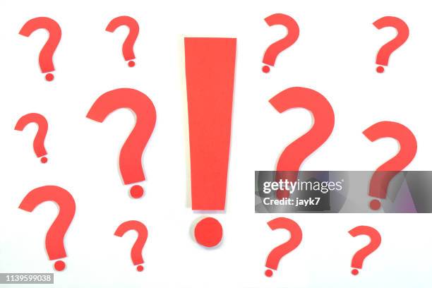 exclamation and question marks - temas fotografías e imágenes de stock