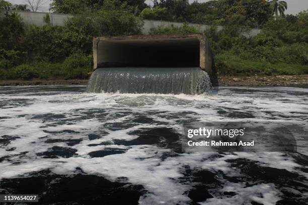 river pollution in bangladesh - bangladesh river stock pictures, royalty-free photos & images