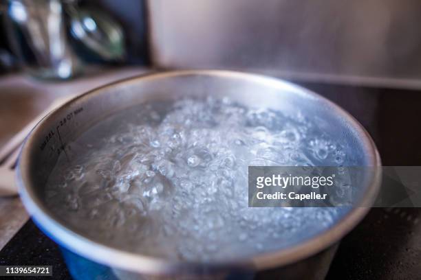 cuisine - eau bouillante - boiling water stock pictures, royalty-free photos & images