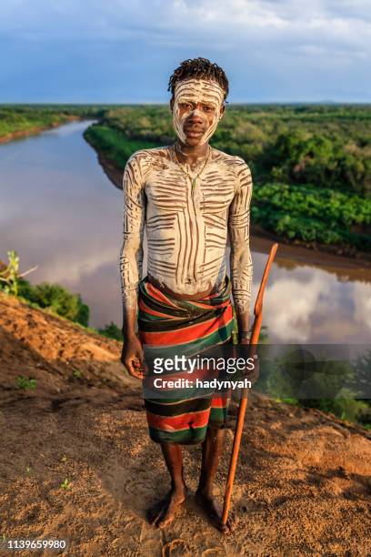 young african man from karo tribe, east africa - karo stock pictures, royalty-free photos & images