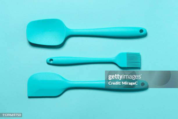 turquoise silicone cooking utensil - silicone foto e immagini stock