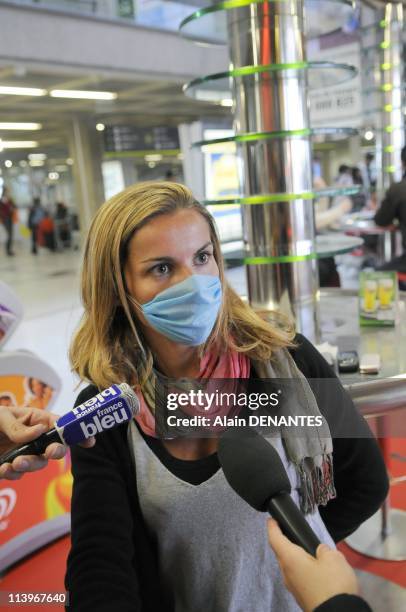 Precautions against swine flu virus at Nantes airport In Nantes, France On May 01, 2009-Precautions against swine flu virus at Nantes airport: une...