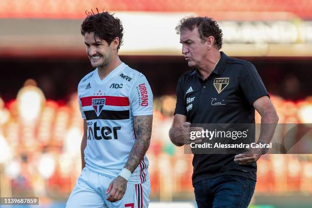 Alexandre Pato and coach Cuca of Sao Paulo exit the pitch at halftime during the match between Sao Paulo and Botafogo as part of Brasileirao Series A...