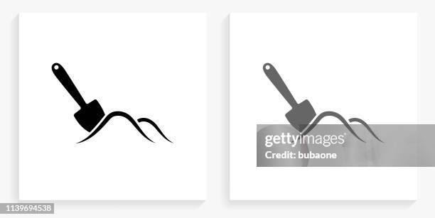 ilustraciones, imágenes clip art, dibujos animados e iconos de stock de shovel & sand cuadrado negro y blanco icono - spade