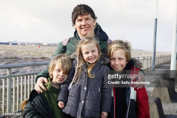 father and three children together - family with three children stock pictures, royalty-free photos & images