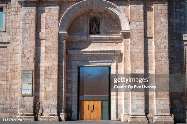 san agustin church valladolid - claustro fotografías e imágenes de stock