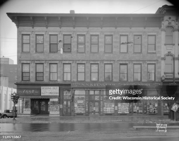 Front of SS Kresge variety store, 25 E Main Street, Everett Shops Men's Clothing, 29 E Main Street, Klauber & Hobbins Building, and second floor and...