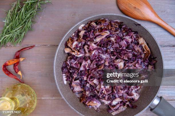 radicchio - radicchio stockfoto's en -beelden