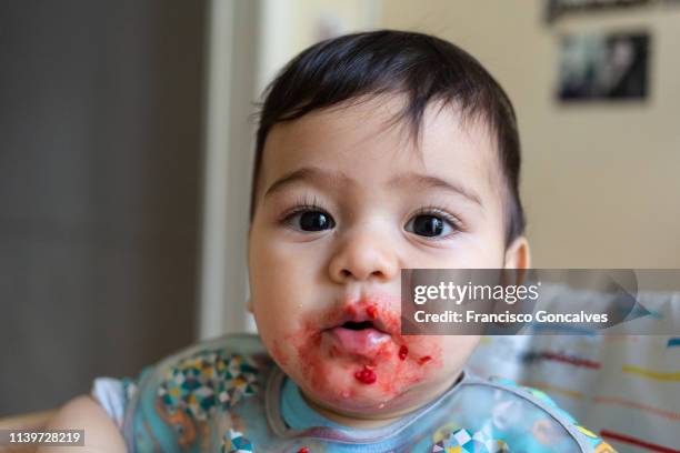Bruised Raspberry Bruised Fruit Fotografías e imágenes de stock - Getty Images