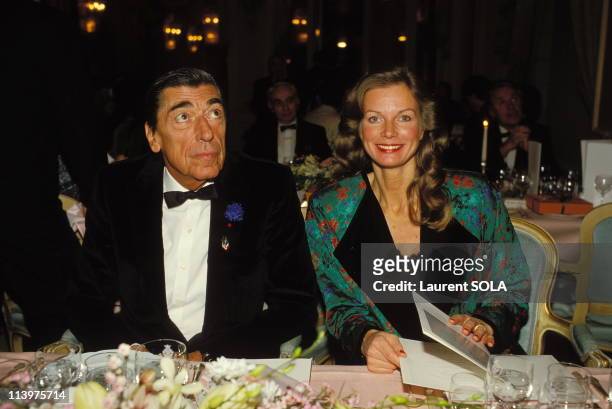 Chief cooks at table In Paris, France On November 30, 1987-Claude Terrail and wife.