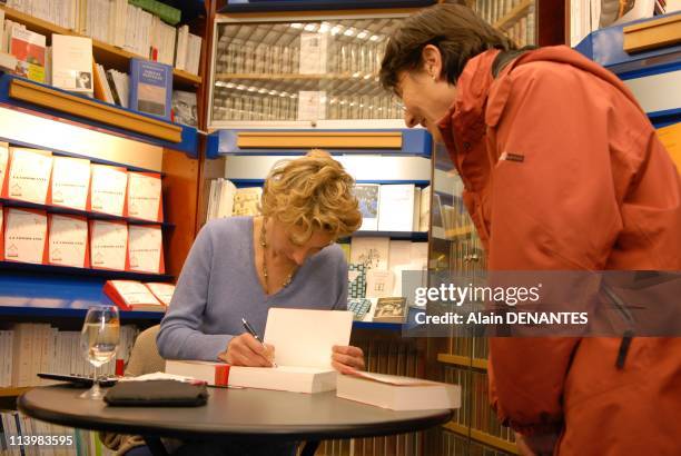 Anna Gavalda, writer, in dedicating In Nantes, France On March 28, 2008-Anna Gavalda, author at a book signing at the library Wind West Nantes during...