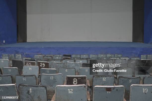 old abandoned indian cinema - get out 2017 film foto e immagini stock