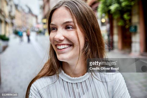 portrait of happy young woman in the city - happy faces stockfoto's en -beelden