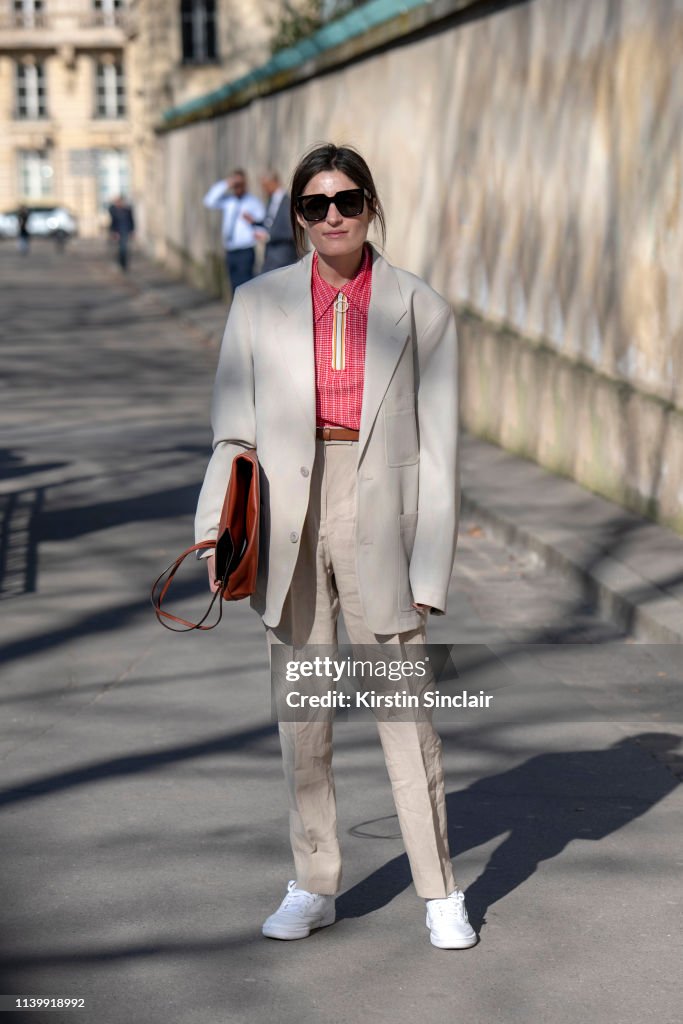 Street Style - Paris Fashion Week Womenswear Fall/Winter 2019/2020 : Day Two