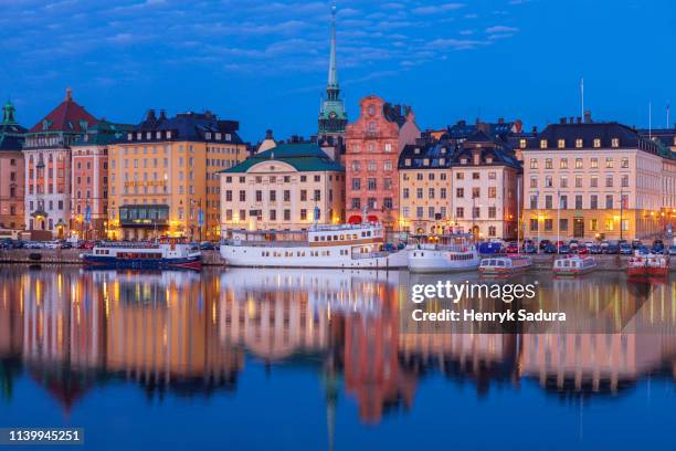 gamla stan - old town of stockholm - estocolmo imagens e fotografias de stock