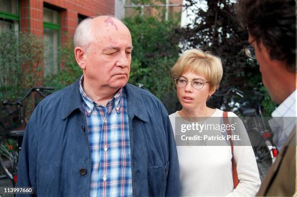 Mikhail Gorbatchev And Irina Virganskaja After Visiting Raissa In Hospital In Munster, Germany On September 16, 1999.