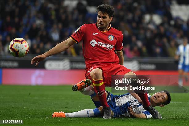 Wu Lei of Espanyol loses out to Leandro Cabrera of Getafe looks on during the La Liga match between RCD Espanyol and Getafe CF at RCDE Stadium on...