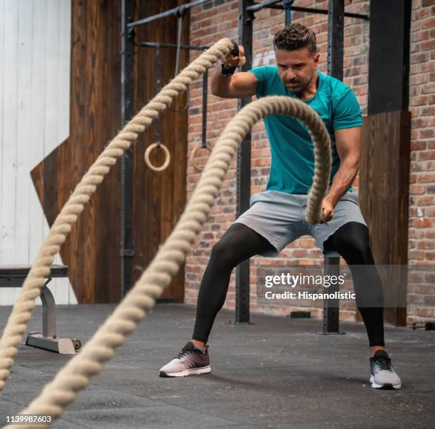 Men Blasting Ropes Battle Ropes Male Photos and Premium High Res Pictures - Getty Images
