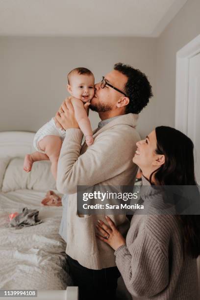 couple with baby daughter in diapers - baby pullover stockfoto's en -beelden