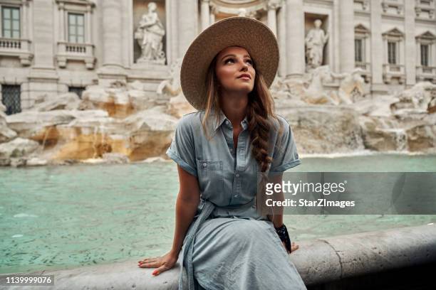 junge frau genießt rom - woman fashion model in dress stock-fotos und bilder