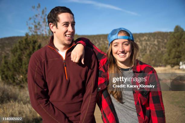 hikers, smith rock state park, oregon, us - andersherum stock-fotos und bilder