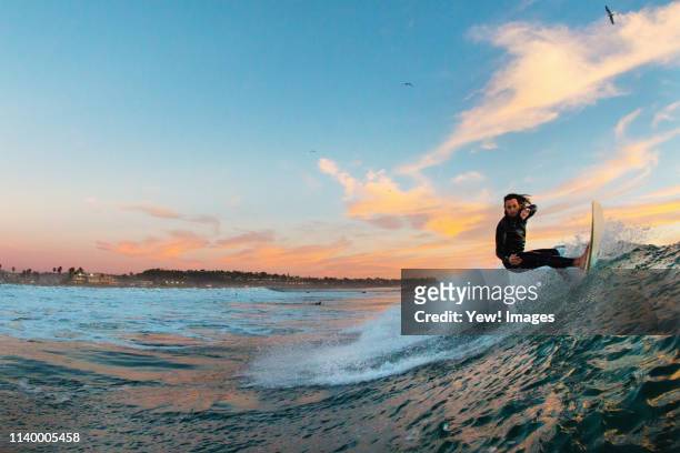 young male surfer surfing a wave, cardiff-by-the-sea, california, usa - man surfing photos et images de collection