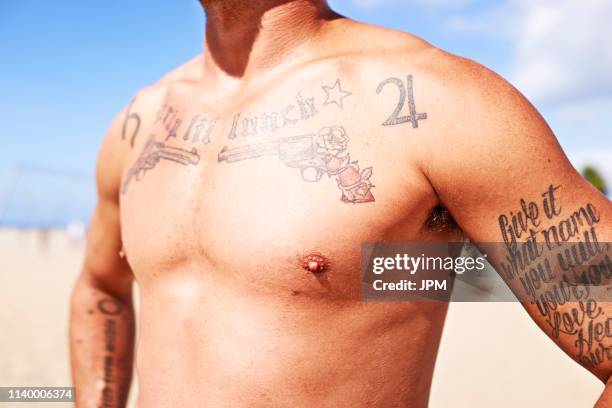 semi-naked man with tattoos on chest and arms - mamilo imagens e fotografias de stock