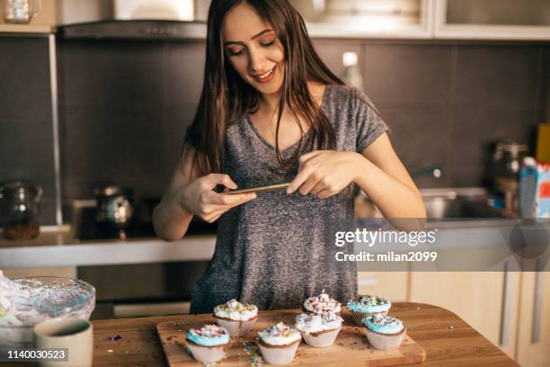 cupcakes - finishing cake stock pictures, royalty-free photos & images