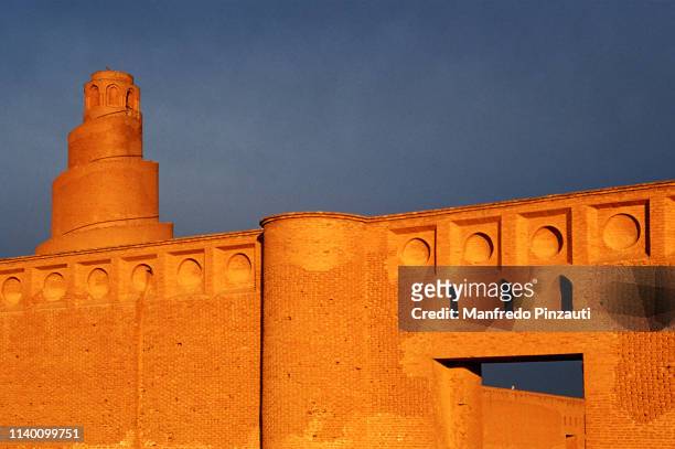 samarra , iraq .  malwiya minaret . - samarra fotografías e imágenes de stock