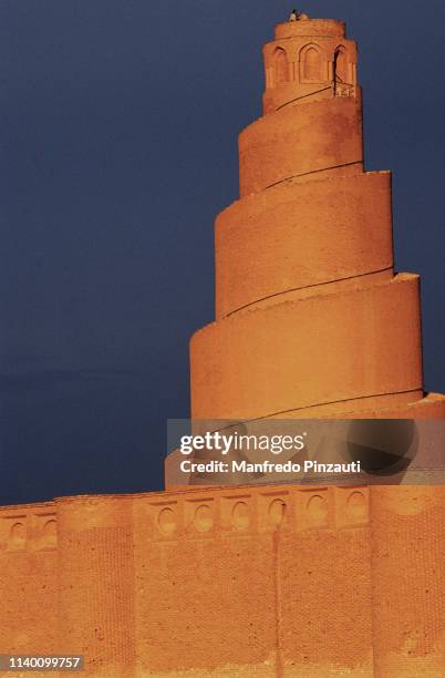 samarra , iraq .  malwiya minaret . - minaret fotografías e imágenes de stock