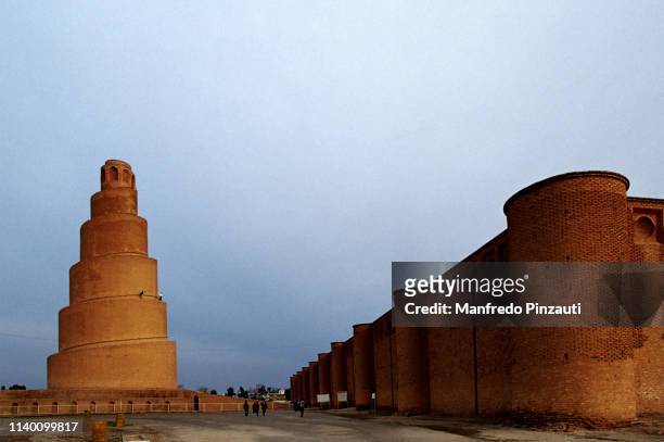 samarra , iraq .  malwiya minaret . - minaret imagens e fotografias de stock