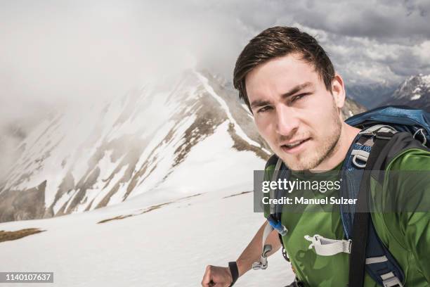 self portrait of young male mountain trekker in bavarian alps, oberstdorf, bavaria, germany - bayern winter stock-fotos und bilder