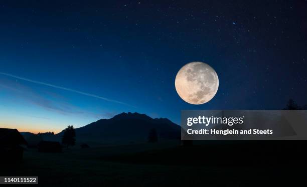 full moon, karwendel, bavaria, germany - medias lunas fotografías e imágenes de stock