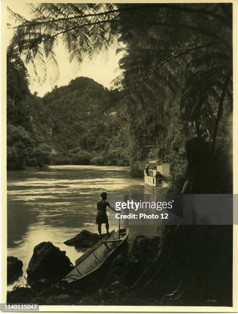 The Whanganui River is a major river in the North Island of New Zealand 1900.