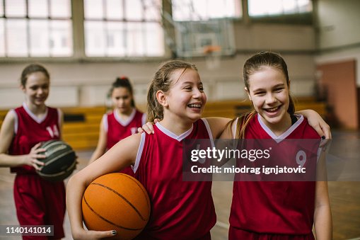 Vriendschap op basketbalveld Vriendschap op basketbalveld