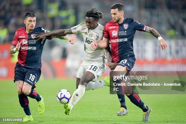 Cagliari players Fabio Pisacane and Luca Cappitelli with Juventus player Moise Kean during the Serie A match between Cagliari and Juventus at...