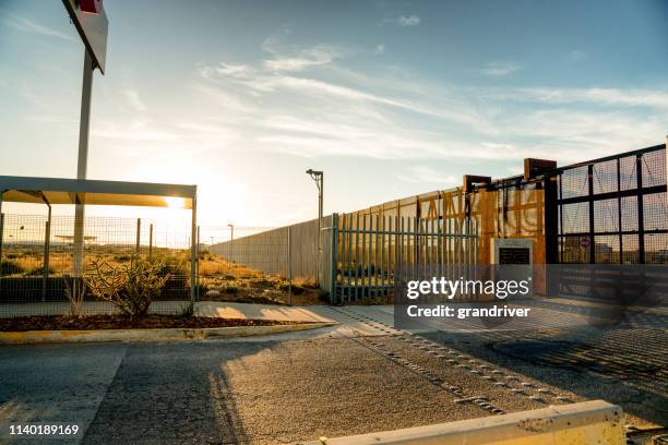 united states mexico border wall - us border stock pictures, royalty-free photos & images