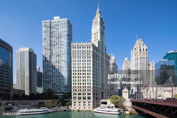 usa, illinois, chicago, chicago river, wrigley building, tribune tower - トリビューンタワー ストックフォトと画像