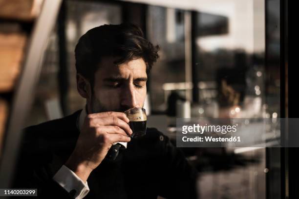 businessman enjoying his coffee - coffee drink photos et images de collection