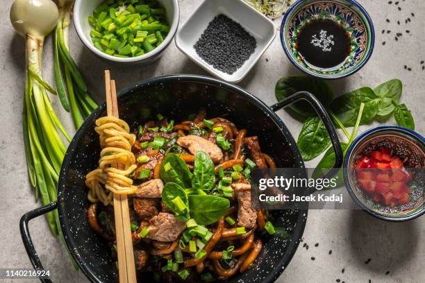 chinese udon noodles - wok ストックフォトと画像