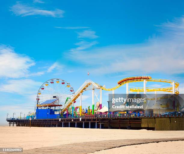 santa monica strand und pier - santa monica pier stock-fotos und bilder