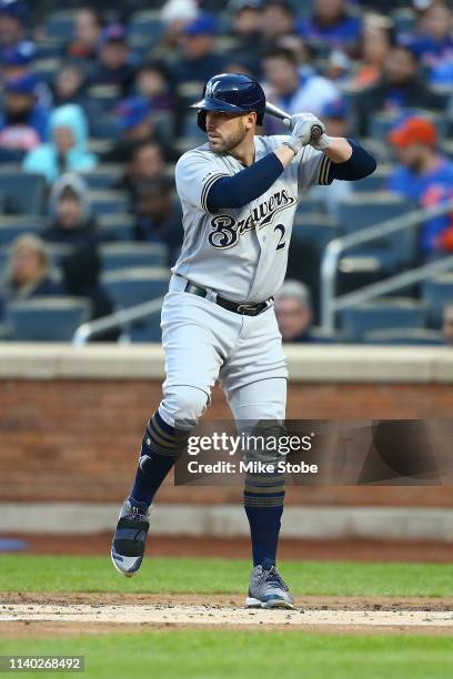 Travis Shaw of the Milwaukee Brewers in action against the New York Mets at Citi Field on April 27, 2019 in New York City. Milwaukee Brewers defeated...