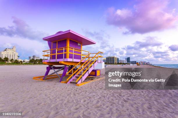 south beach lifeguard tower and beach, miami, florida at sunrise - cabina del guardaspiaggia foto e immagini stock