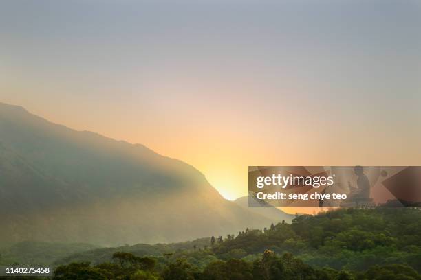 hong kong tian tan buddha - lantau imagens e fotografias de stock